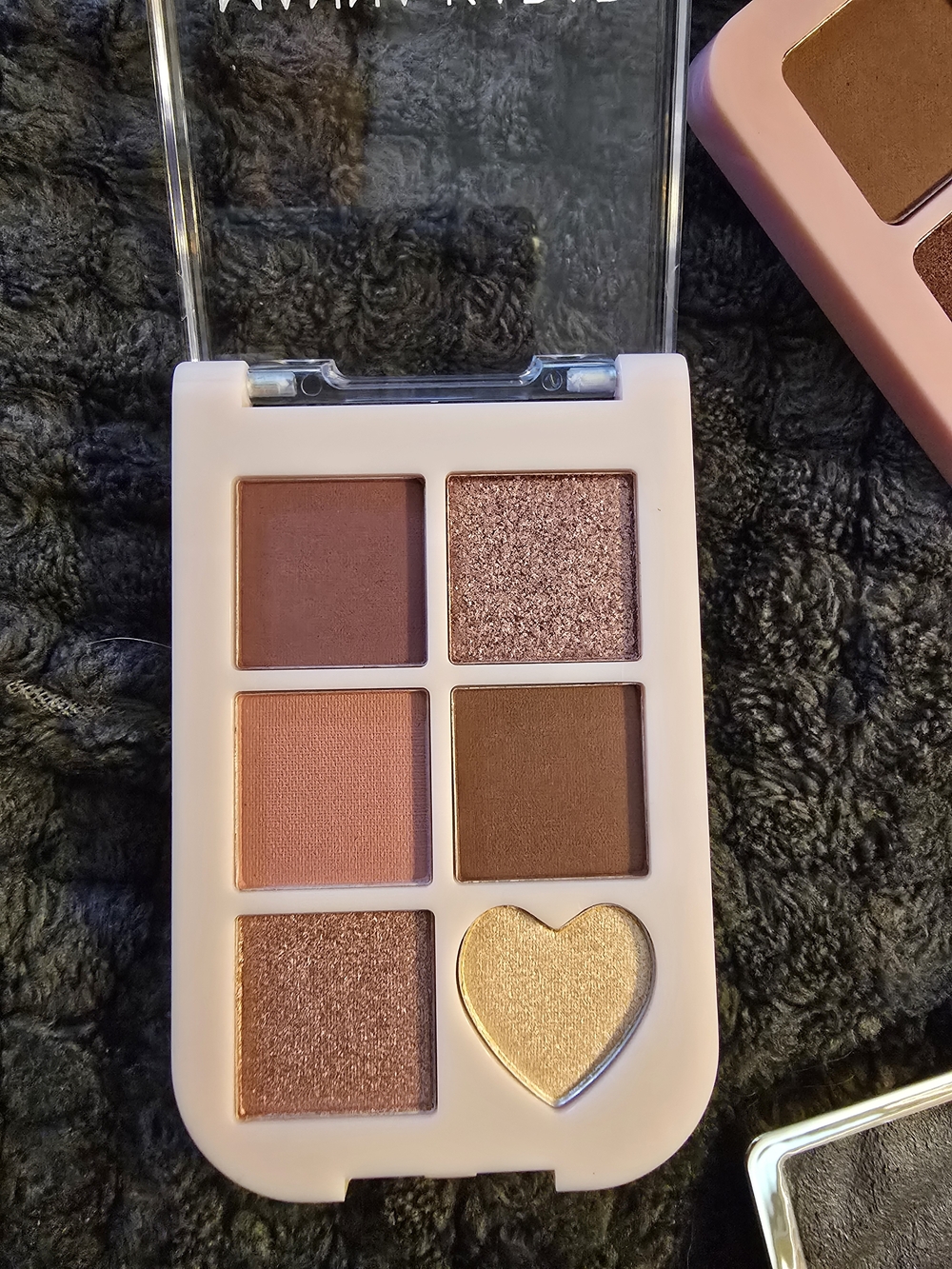 Luna Magic AMOR Palette & ICONIC London Eyeshadow Duo - Pink & Gold - Picture 4 of 6